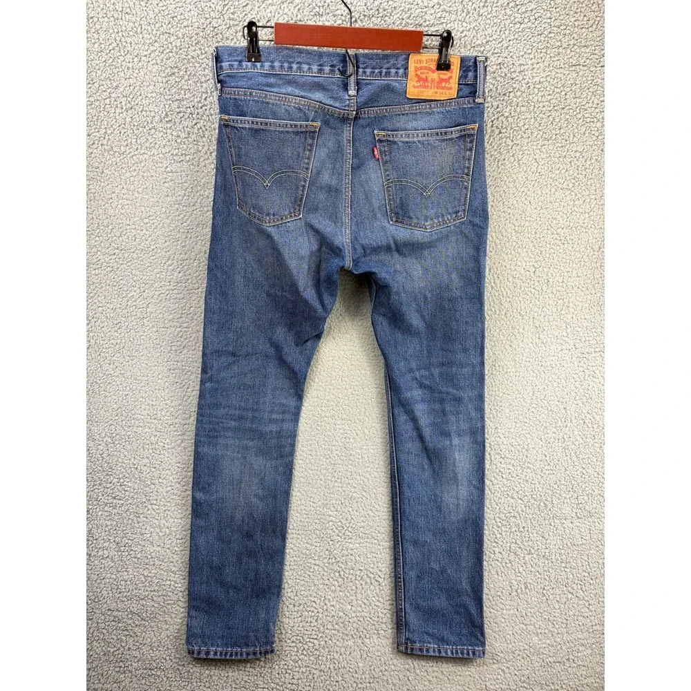 Levis no visible